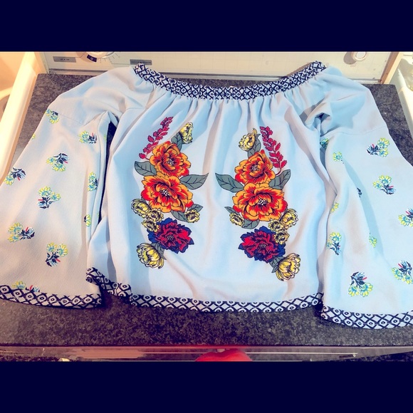 Off shoulder top - Picture 2 of 5